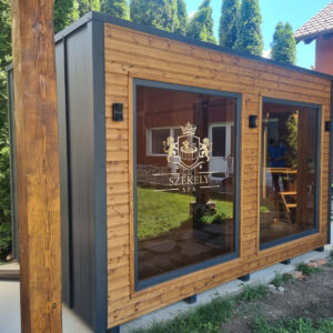 Prémium Panorámás Kültéri Termowood Szauna relaxációs szobával – [ PSZSZ 6 ]